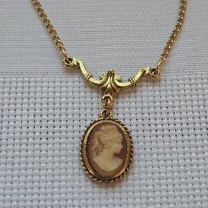 Vintage Gold Cameo Pendant Necklace